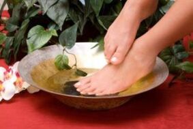 banho para fungos nos pés